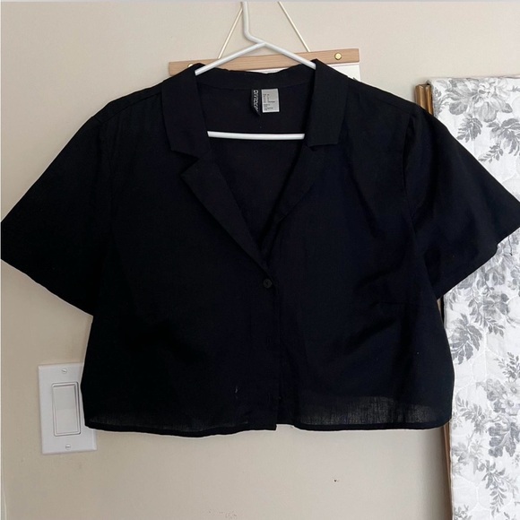 H&M Black Cropped Button Down Shirt - Picture 1 of 4